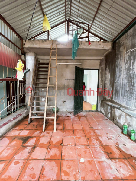 đ 15 Million/ month Whole house for rent in lane 190 Hoang Mai. Close to cars, near major universities such as Polytechnic - Economics -