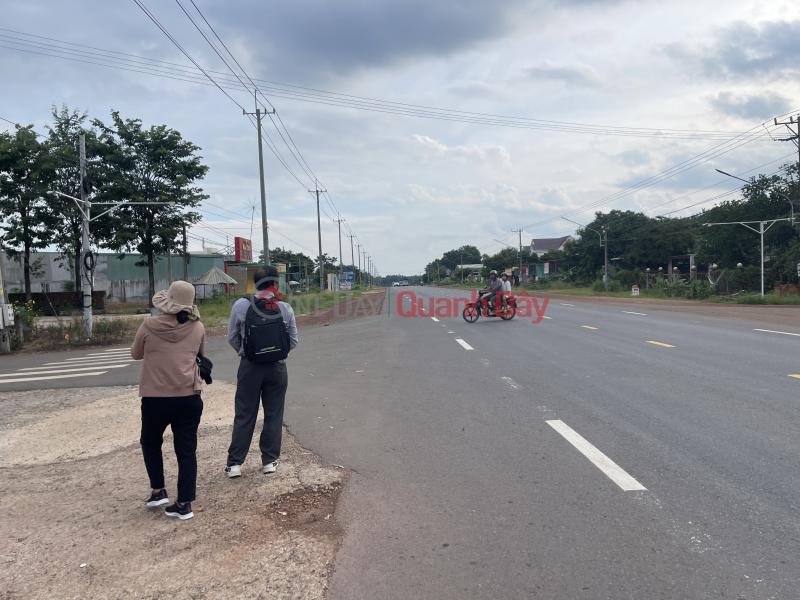 The owner needs to sell a plot of land with plastic frontage right in Chon Thanh town, residential land, ready book Sales Listings