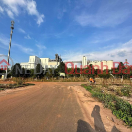 Selling Becamex Industrial Park perimeter land lot, residential land, ready book, Cut loss 200 million _0