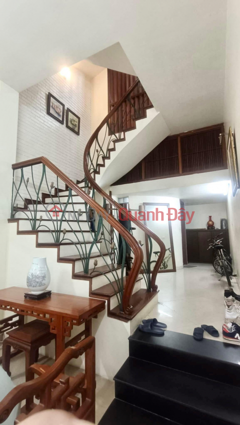 House for sale, car-avoiding Hoang Cau Street: 50m2\/5 floors\/frontage 4.2m 27 billion VND, 30m from the lake, top business _0
