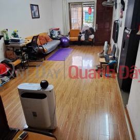 Cho thuê căn hộ tập thể tầng 3 Quỳnh Mai, 50m ở tầng 3, 2 ngủ, 7tr5 /tháng ctl _0