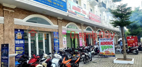 Direct owner renting out commercial space in Di An, 25m road frontage, 3 floors, 245 m2, 22 million VND\/month. _0