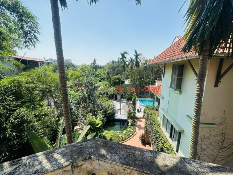 đ 33.9 Billion | House for sale in Ngoc Thuy, 160m², 7.8m frontage, near schools and markets, parking space for a 7-seater car in the yard.