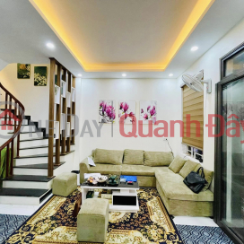 Beautiful house right in Kim Giang Dai Kim Hoang Mai 35m 5 floors 4.5m frontage near the car 4 billion _0