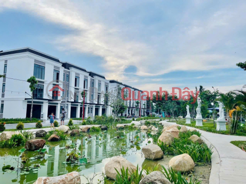 1T2L TOWNHOUSE LOCATED RIGHT IN THE CENTER OF CHAU DOC. _0