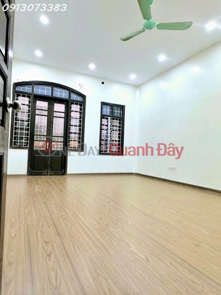 đ 16 Billion, House for sale in Quan Nhan, Nhan Chinh, Thanh Xuan, area 69m2, 16 floors, house right on the street, car access, business.