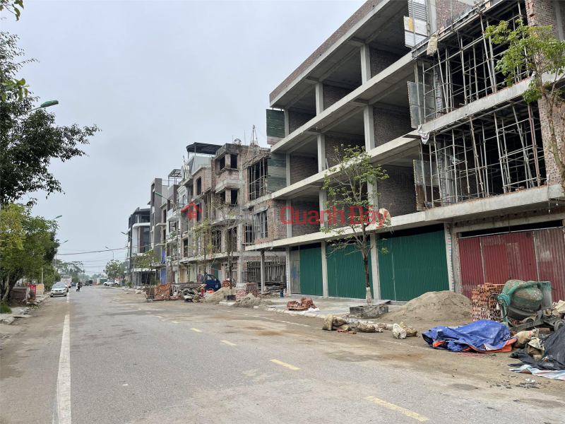 ₫ 8 Billion, Transfer of 5-storey house in Co Duong Tien Duong urban area, 30m road surface.