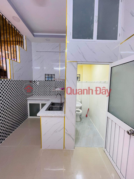 "Separate house for sale with car parked in front of the house 38m3 3.9 x 9.9 Au Duong Lan, Ward 3, District 8, price 5.05 billion" | Vietnam Sales | đ 50.5 Billion