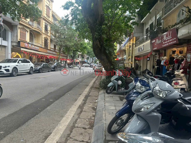 HAI MẶT PHỐ CỔ HÀNG MÃ
- VỈA HÈ SIÊU RỘNG- KINH DOANH VÔ ĐỐI - TRUNG TÂM PHỐ CỔ HOÀN KIẾM buôn bán kinh Niêm yết bán