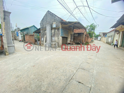 I am the owner and want to sell a plot of land adjacent to Chuc Son town, 70m2 _0