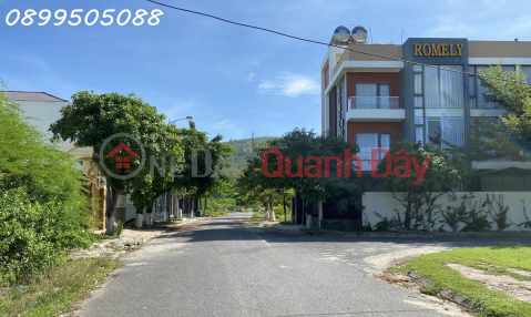 I am the owner. A stunning corner plot, lot 148, on N1 road near the park - with a 34m frontage. _0