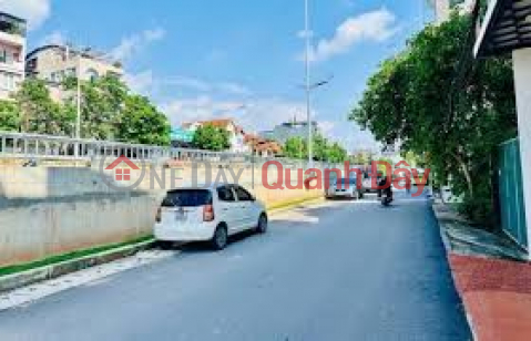 House for sale on Au Co Wieu street overlooking the Red River, area 968m2, investment price _0