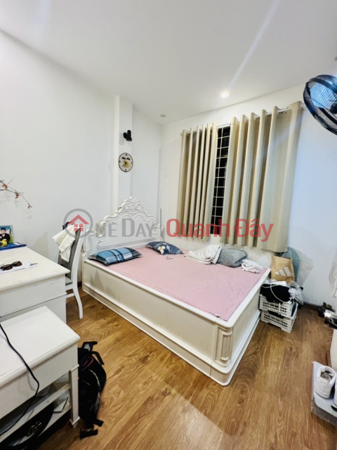 WEST LAKE 40M CAR ALLEY VF3 PARKING AT DOOR 10M TO STREET 50M TO LAKE PRICE 8 BILLION 9 _0