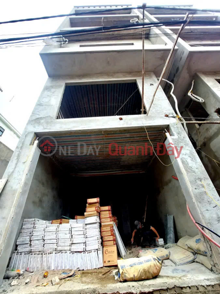 BÁN NHÀ RIÊNG PHỐ ĐÀM QUANG TRUNG- LONG BIÊN ,42M2,6 TẦNG, MT 4.5M, 8.3 TỶ. Niêm yết bán