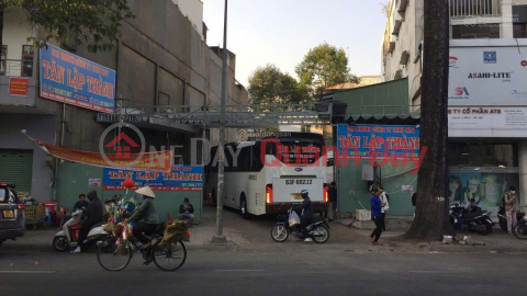 Owner selling land in a prime location for business. Beautiful plot of land on Hung Vuong Street. _0