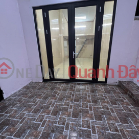 Selling a beautiful, clean, small house to live in the heart of the city Tran Quang Khai Alley _0
