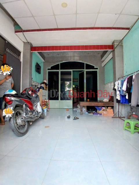 House for sale: Hot!! House on Huynh Thi Hai Street, 72 m2, only 6.3 billion, next to Ward People's Committee, bustling residential area _0