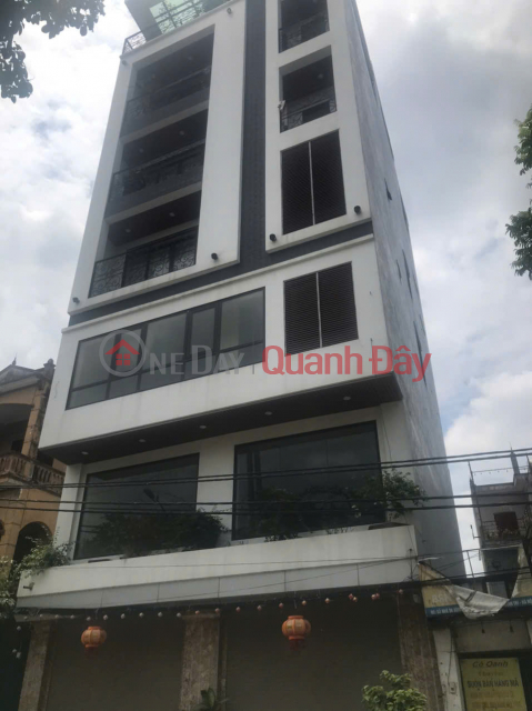 HOUSE IN THE CENTER OF THE DISTRICT, SMALL ALLEY, CARS CAN PARKING AT THE DOOR 40M\/ 5 FLOORS, ONLY 4 BILLION _0