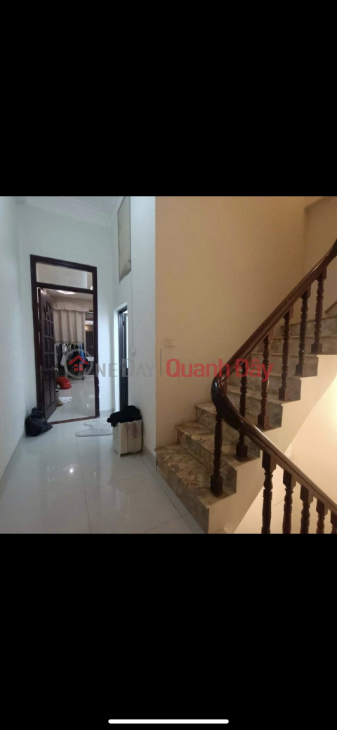 CAU GIAY CENTER 42M x 6 FLOORS 9.5 BILLION. THREE-LEVEL PARKING AT THE DOOR, RESIDENTIAL BUILDER, CLEAR ALLEY, BRIGHT AND AIRY _0