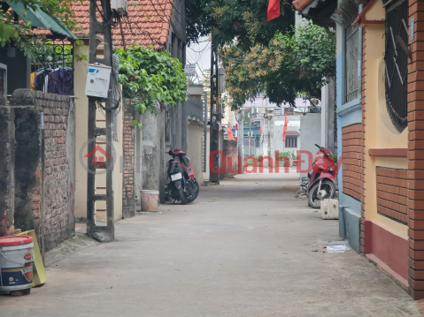Da Ton, formerly Gia Lam, now Bat Trang, Hanoi. 72m2, 7-seater, corner house, price 5 billion VND (negotiable). Contact 0392248515 _0