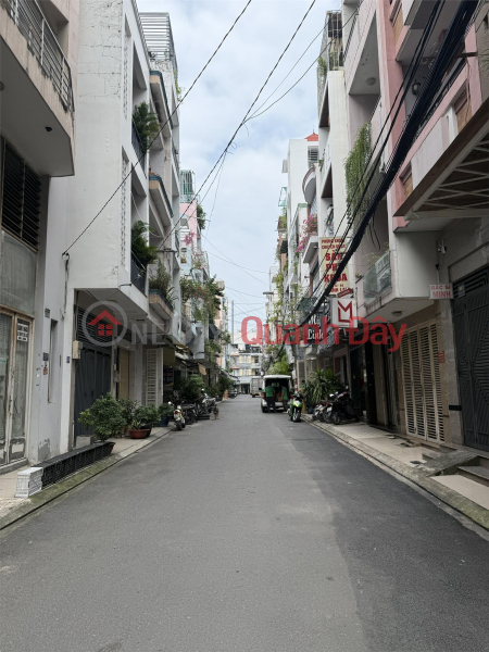 đ 9 Billion **House for sale in an 8m wide alley off Pham Van Hai Street, Ward 3, Tan Binh District, (5x17m) right next to Pham Van Hai market**
