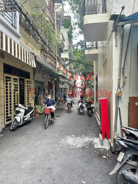 I own a house in An Duong - Tay Ho area - Hanoi. My family wants to move and is looking for a new owner. _0