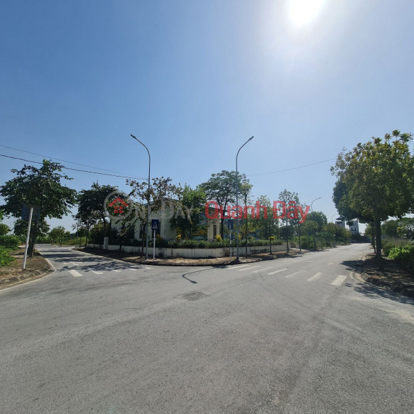 Land for sale in Duong Quang, Gia Lam, Hanoi. 350m2, 30m frontage, accessible by 7-seater car. Price: 10 billion VND (negotiable). Contact: 0989894845 | Vietnam Sales đ 11.0 Billion