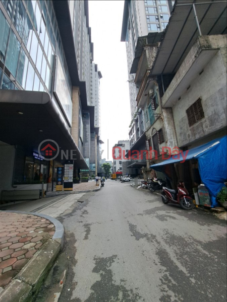 Thuy Khue Townhouse for Sale, Tay Ho District. 86m Frontage 4.7m Approximately 18 Billion. Commitment to Real Photos Accurate Description. Owner Thien Sales Listings