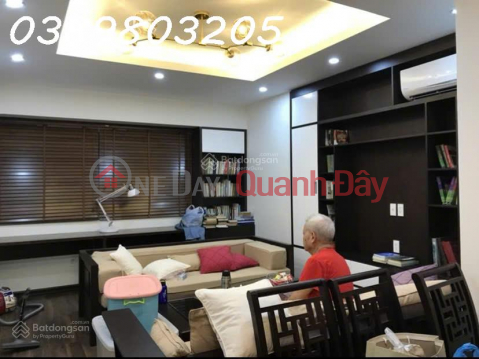 The landlord is renting out an apartment in the National Defense Academy complex, prioritizing families looking for long-term accommodation. _0