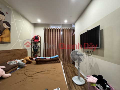 BEAUTIFUL HOUSE NGOC LAM Thong NGUYEN VAN CU, 4 FLOOR WIDE FRONT, 7-SEATER OTO _0