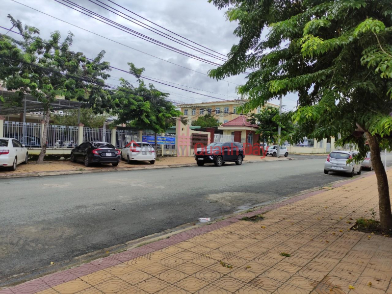 SELLING TO ONLY OWNER 1 LOT OF LAND opposite Primary School, Nguyen Binh Khiem High School, Chon Thanh Town Sales Listings