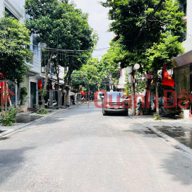 Selling a plot of land with 2 open spaces, 76m2, 7.6m frontage, divided into lots, sidewalk, car access _0