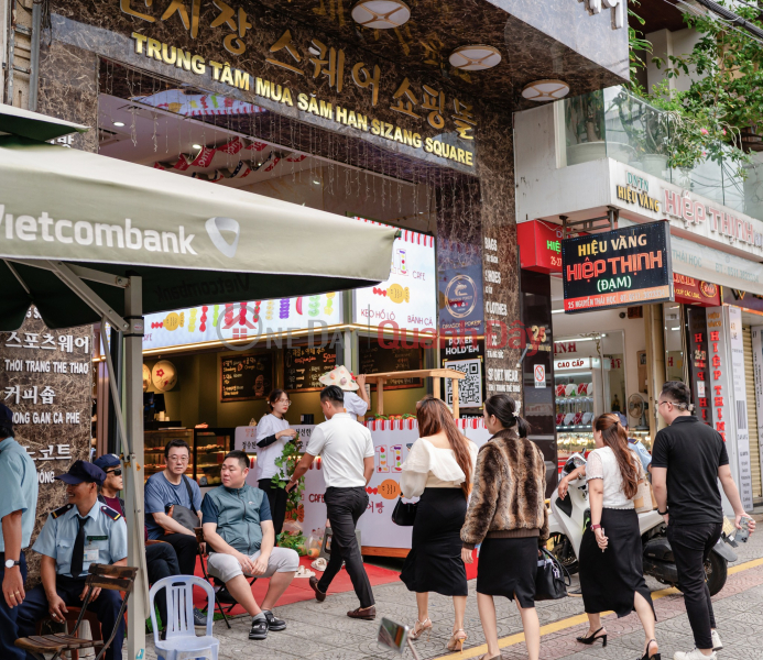 ₫ 11 Million/ month Han Square - Welcoming more than 1,000 Korean tourists shopping every day