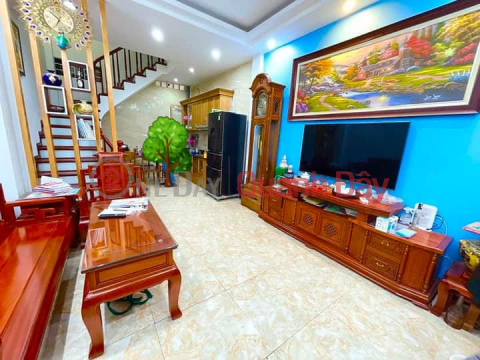 PHỐ GIANG VĂN MINH QUẬN BA ĐÌNH HÀ NỘI - DT:32M2 6 TẦNG 3 P NGỦ MT:3.8M GIÁ: 5.85 TỶ FUN NỘI THẤT ĐẦY ĐỦ . _0