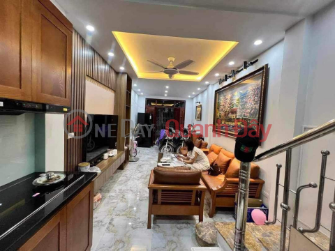 Bright ! De La Thanh is small, solidly built house, beautiful alley with three floors to avoid traffic, 26m 5T 3m 4.85 billion, SDCC. _0