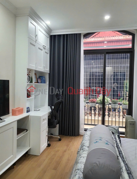 House for sale in Bao Khanh Alley, 15m2, 5 floors, 15.5 billion VND, excellent for business, generating 35 million VND\/month in rental income. _0