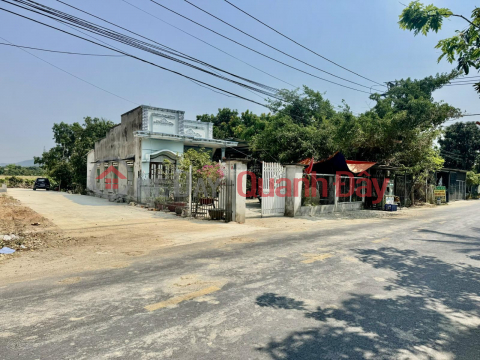 OWNER SELLING RESIDENTIAL LAND WITH READY TITLE DEED, FRONTAGE ON A ROAD WIDE ENOUGH FOR CARS TO PASS, IN AN LUC LONG-CHAU THANH, WITH CANAL VIEW. _0