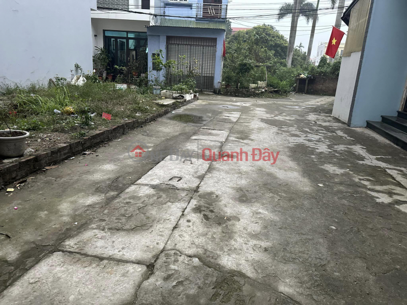 The owner offers to sell 56.8m2 lot at the corner of Ba Chu Village, Van Noi Commune, Dong Anh, Hanoi, price only 4xtr\\/m2, clear lane for trucks. Sales Listings