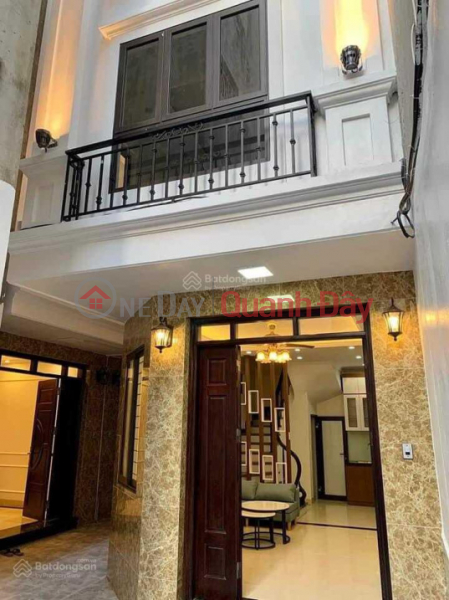 There is only 1 apartment left on DUONG QUANG HAM, CAU GIAY. 38m2 x 5 floors, 3m wide in front of the house. 4.95 billion won Sales Listings