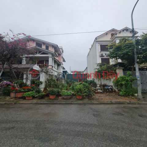 Resettlement area in Trau Quy, Gia Lam. Area 61m2, frontage 4m, road width 13m, price 11 billion VND (negotiable). Contact 0989894845 _0