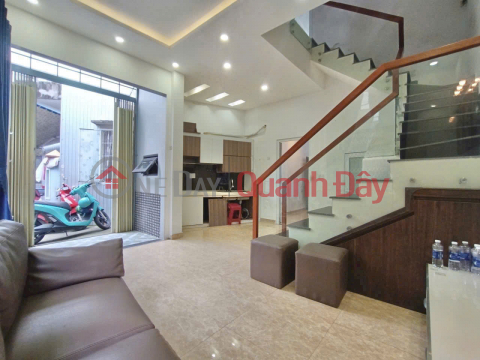 ► Corner house on Kiet Hoang Dieu street, 50m2, 3 floors, 3 enclosed bedrooms, front and back rooftop terraces, ready to move in, 3.95 billion VND. _0
