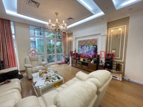 LARGE ALLEY LOT THAN STREET – 7 FLOORS WITH ELEVATOR – 3 CARS CAN AVOID IN FRONT OF HOUSE – WIDE SIDEWALK – FOR BUSINESS _0