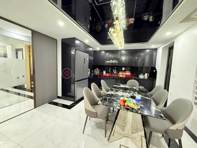 BÁN NHÀ TRUNG KÍNH CẦU GIẤY, LÔ GÓC, ÔTÔ TRÁNH, DÂN XÂY CHÂT, 61M2 CHỈ 18 TỶ 980 | Việt Nam | Bán đ 18,98 tỷ