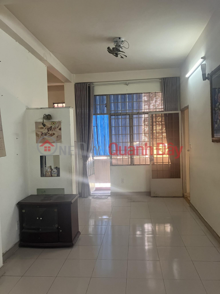 60m2 apartment for rent right in the center of District 1, price 8 million, 1 living room, 2 bedrooms with balcony Rental Listings