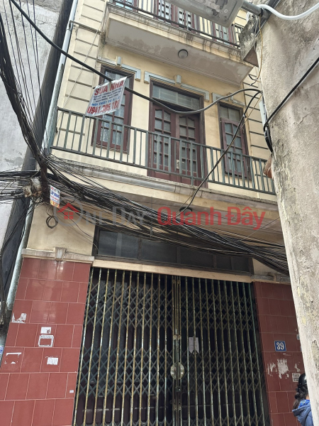 SELLING LAND AND GIVING LAC LONG QUAN STREET HOUSE. Area: 25 M2, FRONTAGE 4.2 M. 3-STORY BUILDING, PINE LANE, 5 MINUTE WALK Sales Listings