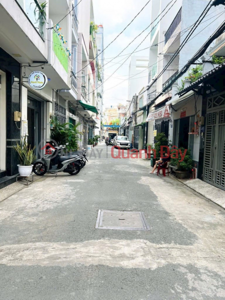 Owner is in serious trouble: PHUNG SMART APARTMENT HOUSE - DISTRICT 6 - 5MX19M - 5 FLOORS - PRICE 7.2 BILLION (Discount) Sales Listings