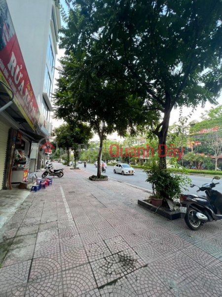 Selling level 4 house on Co Linh street, 117m, frontage 5.7m, sidewalk, full residential area Sales Listings