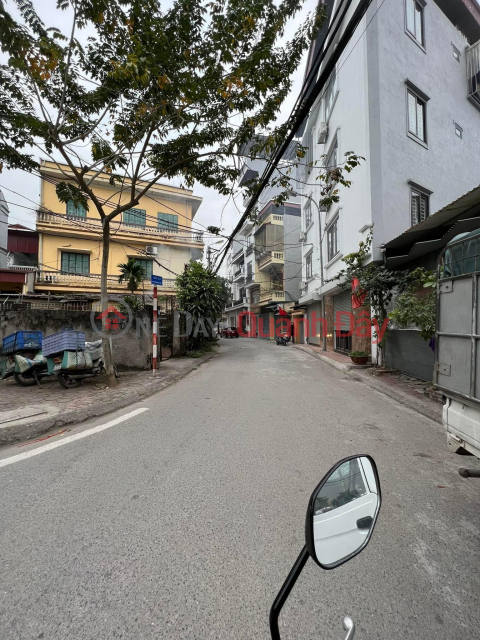 The owner sells quickly, Thach Ban house, very shallow alley, avoid cars, near Aeon mall, 100m*3T, MT7m, 8.2 billion _0