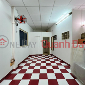 District 4, 1\/Nguyen Tat Thanh, 42m2, price 4 billion, surveillance alley, suitable for small family _0