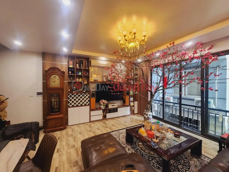 HOUSE FOR SALE: Lac Long Quan Area: 40m2 \\/ 6 floors \\/ MT 5m \\/ PRICE 10.5 billion Sales Listings
